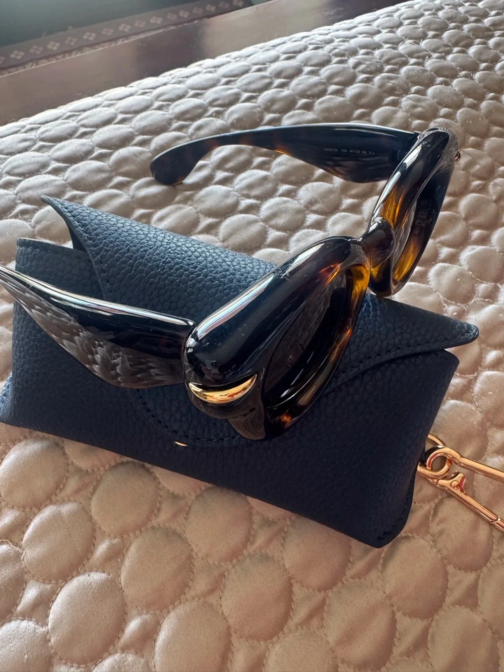 Loewe Women Tortoiseshell Round Cat-Eye Sunglasses with Dark Lenses NEW